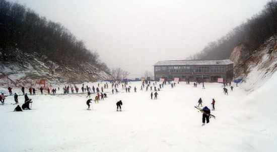 鲁山天龙池滑雪世界